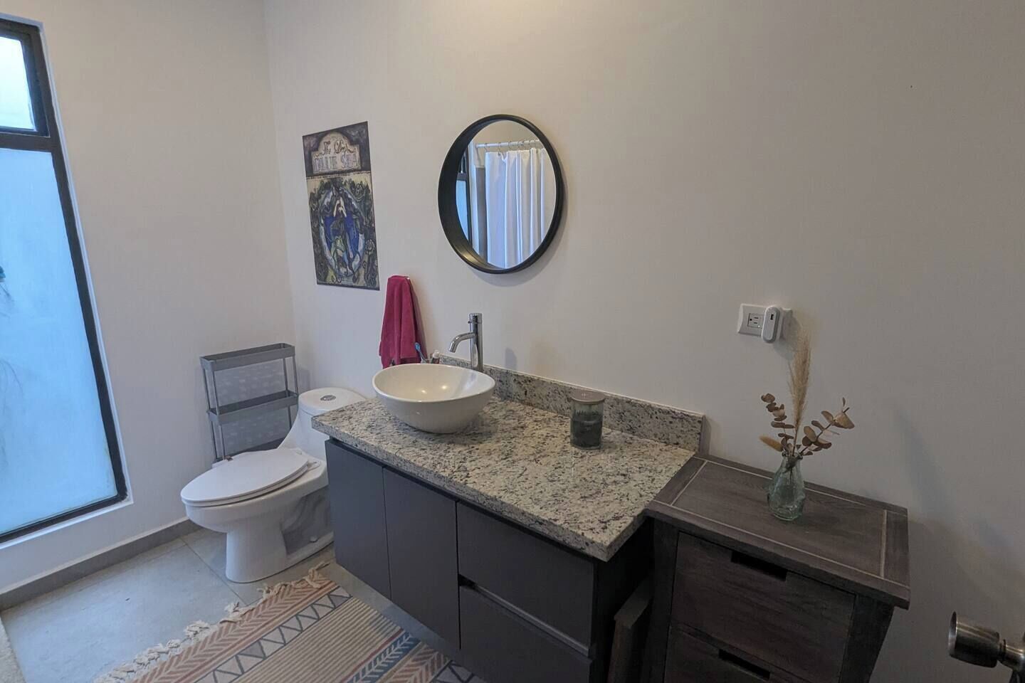 Chuveiro, toalhas de banho