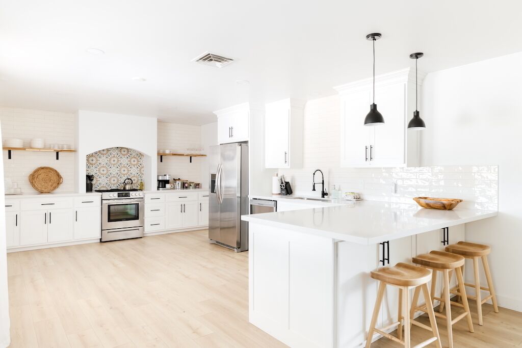 冰箱、微波炉、烤箱、炉灶