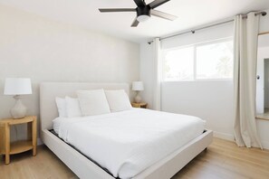 3 bedrooms, desk, iron/ironing board, free WiFi - Mountain Views! Outdoor kitchen, heated pool, hot tub, shuffleboard, hike nearby (Phoenix)