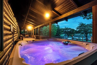 Cabin on 35 acres w/private lake for fishing, fenced yard, hot tub, pool table