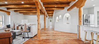 Casa De Coyote: Luxury 7br 16+ guest retreat