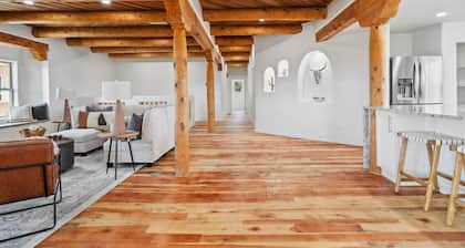 Casa De Coyote: Luxury 7br 16+ guest retreat