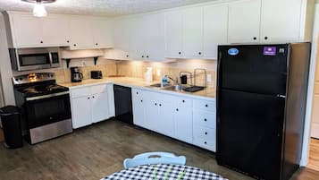 Micro-ondes, four, plaque de cuisson, lave-vaisselle