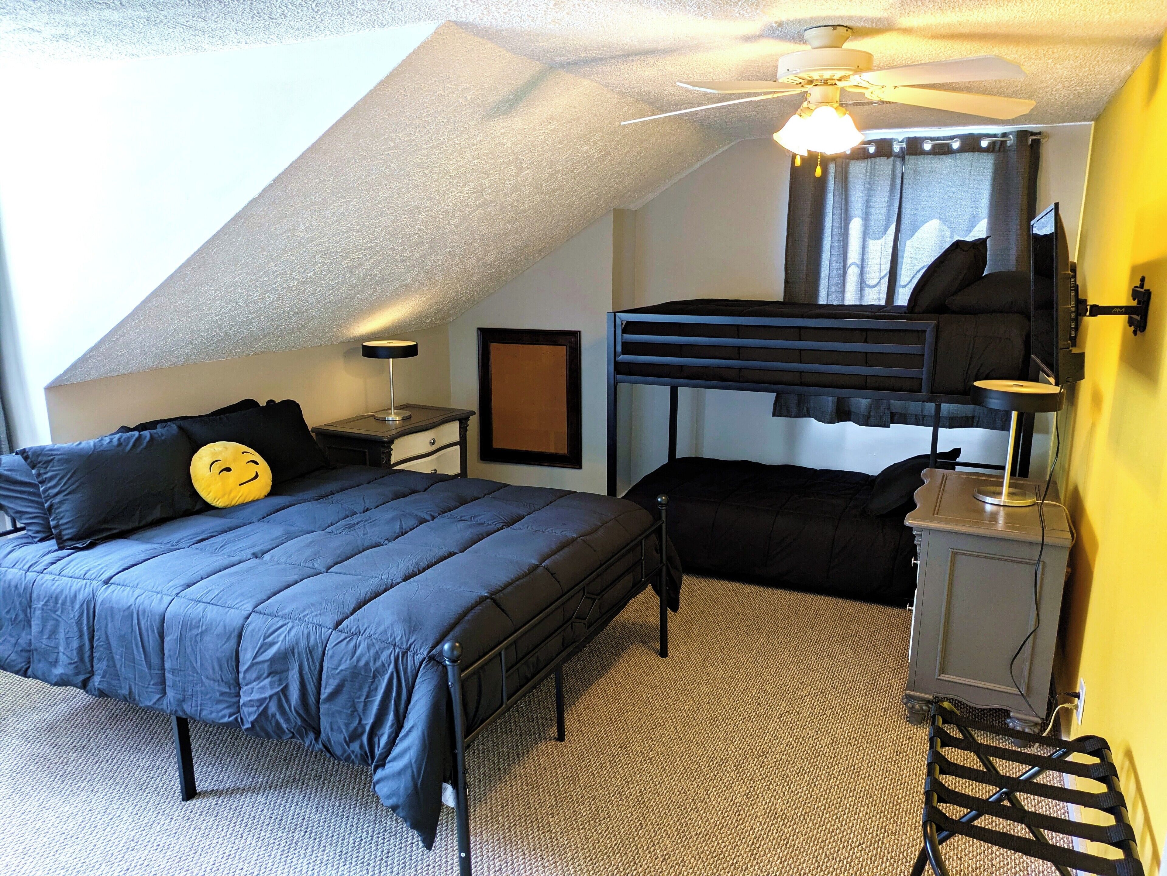 2 bedrooms, iron/ironing board, internet, bed sheets