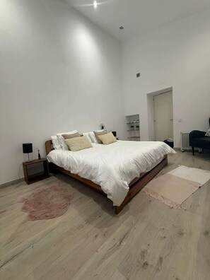 5 bedrooms, WiFi, bed sheets