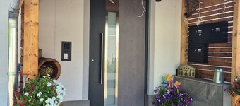 Helle, großzügige Wohnung mit Balkon & freiem Blick auf die Berge