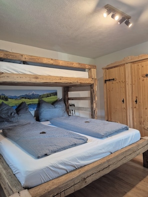 2 chambres, fer et planche à repasser, Wi-Fi, draps fournis