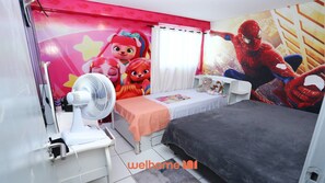 10 slaapkamers, een strijkplank/strijkijzer, wifi, beddengoed