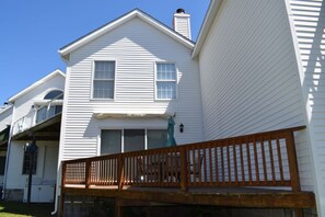 Exterior - Tori's Landing-Charming Townhome with Shared Pier, Kayak Launch & Water Access (Chincoteague)