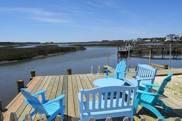 Property grounds - Tori's Landing-Charming Townhome with Shared Pier, Kayak Launch & Water Access (Chincoteague)