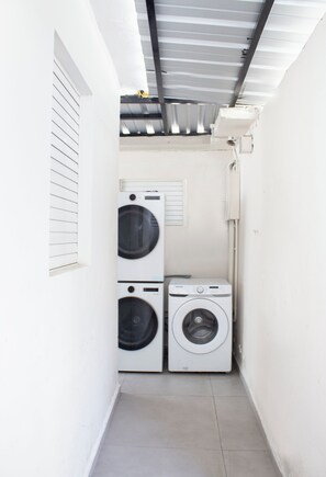 Laundry - IsmaelRivera60 LaVilla OceanPark (San Juan)