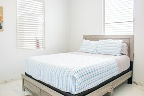 Blackout curtains, iron/ironing board, free WiFi - IsmaelRivera60 LaVilla OceanPark (San Juan)
