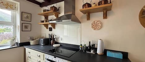 Coffee/tea maker, fridge, microwave, oven