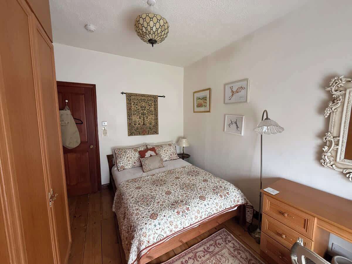 4 habitaciones, tabla de planchar con plancha y wifi gratis 