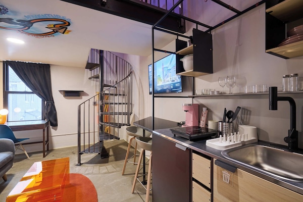 City Loft, 1 Queen Bed, Non Smoking | Premium bedding, in-room safe, individually decorated