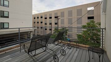 Studio Suite Grand, 1 Tempat Tidur Queen, Bebas Asap Rokok | Teras/patio