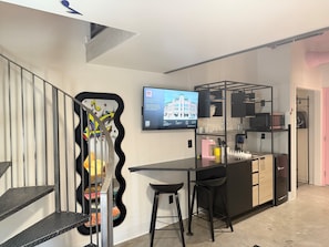 City Loft, 1 Queen Bed, Non Smoking
