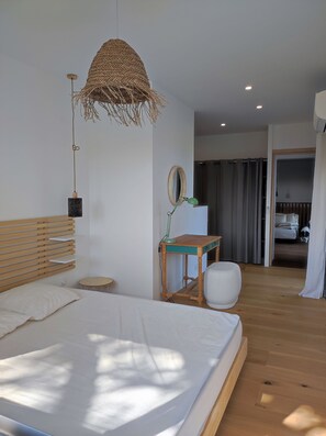 5 bedrooms, WiFi, bed sheets