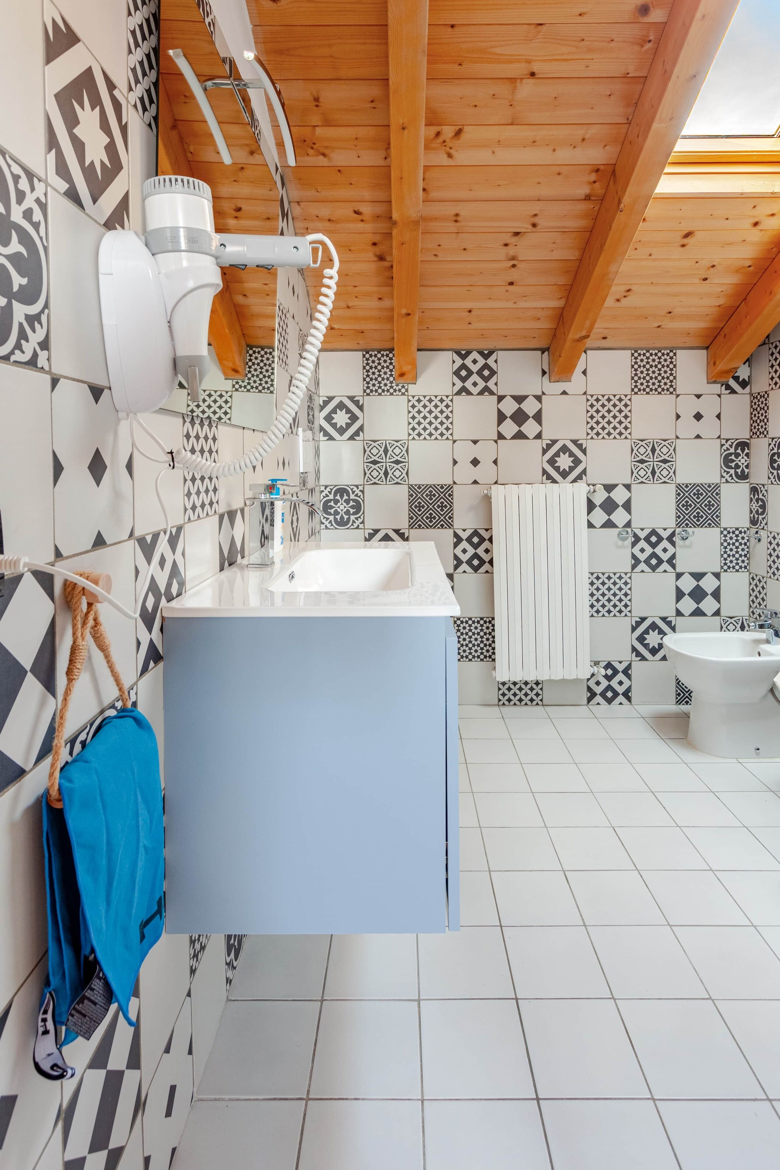Ducha, secador de pelo, bidet