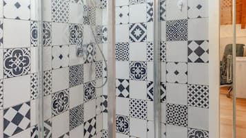 Doccia, asciugacapelli, bidet