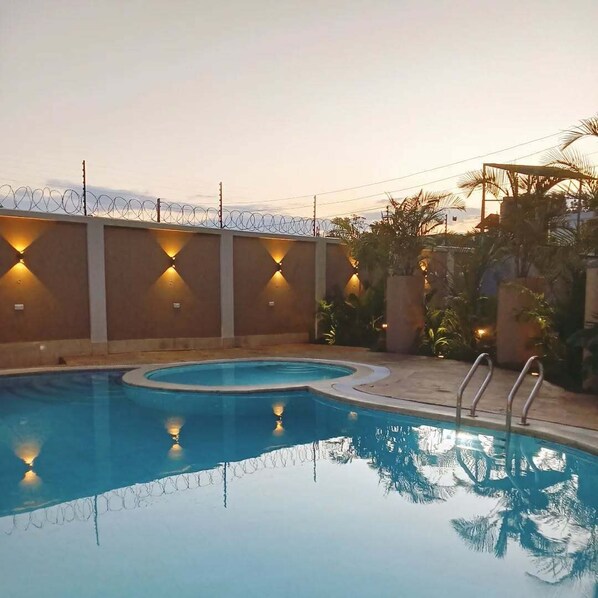 Outdoor pool - Shelvic Resort Ruiru (Ruiru)