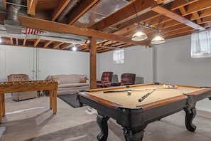 Games room - ⁂Pet-friendly⁂Fenced yard w/deck⁂Pool Table⁂ (Rapid City)