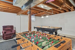 Game room - ⁂Pet-friendly⁂Fenced yard w/deck⁂Pool Table⁂ (Rapid City)