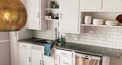 2-bedroom apartment in delightful Evansville with AC & Modern Amenities