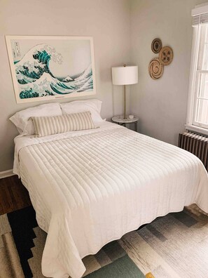 2 bedrooms, iron/ironing board, Internet, bed sheets