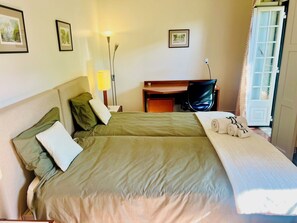 3 chambres, fer et planche à repasser, accès Internet, draps fournis