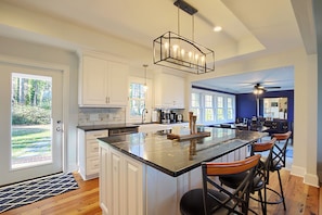 Mikrowelle, Ofen, Herdplatte, Geschirrspüler