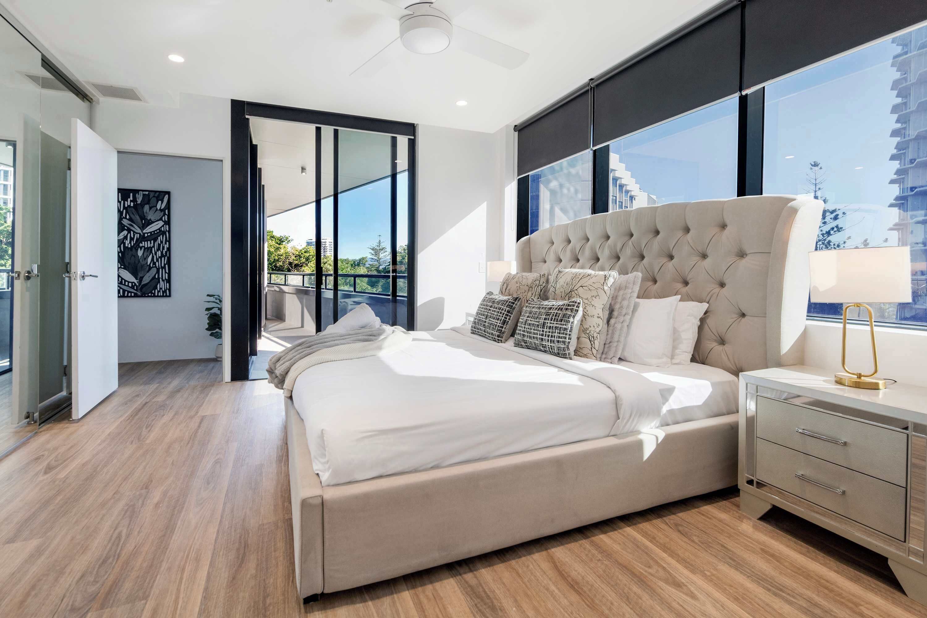 3 habitaciones, tabla de planchar con plancha, wifi y ropa de cama 