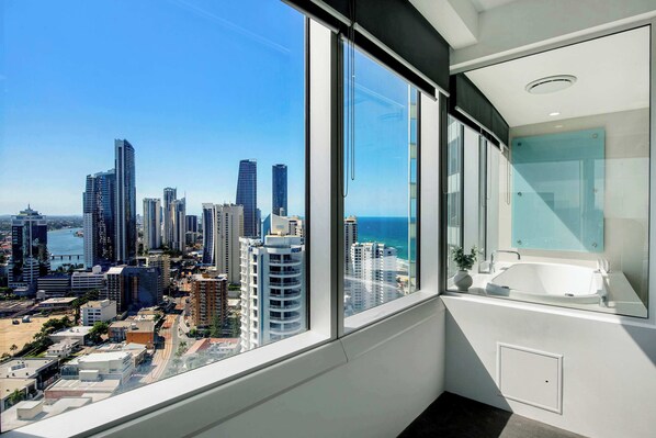 Interior - Q Tower - Converted 3 Bedroom 2 Bathroom - Hinterland View (Surfers Paradise)