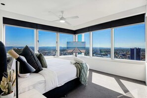 3 bedrooms, iron/ironing board, WiFi, bed sheets - Q Tower - Converted 3 Bedroom 2 Bathroom - Hinterland View (Surfers Paradise)