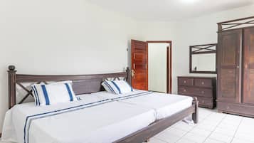 Villa | Free WiFi, bed sheets