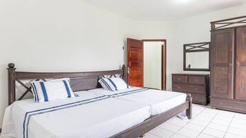 Villa | Free WiFi, bed sheets