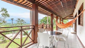 Villa | Outdoor dining