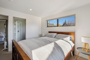 3 chambres, fer et planche à repasser, Wi-Fi, draps fournis