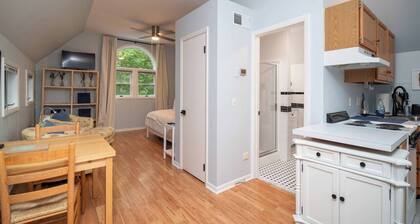 20 Park-Walk to Everything CHQ-Pets OK-Free Bikes