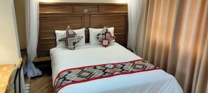 Habitació individual Deluxe, vistes a la ciutat | Wifi gratuïta i roba de llit 