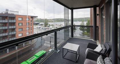 Spacious 2BR Apt - Lake View & Sauna