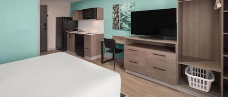 Suite, 1 cama Queen size, para no fumadores | Escritorio, espacio para trabajar con laptop y cortinas blackout