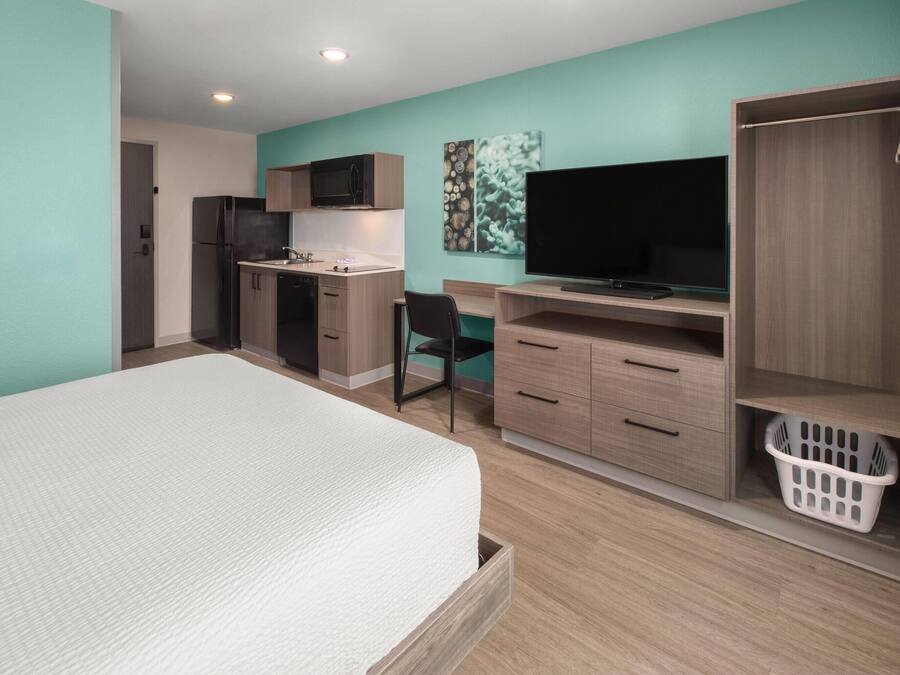 Suite, 1 Queen Bed, Non Smoking | Desk, laptop workspace, blackout curtains, free WiFi