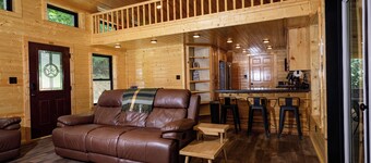 Hillside Hideaway - Lakefront Cabin