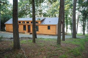 Exterior - Hillside Hideaway - Lakefront Cabin (Crockett)