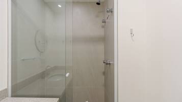 Basic Apartment | Bathroom