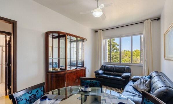 Basic Apartment | Living area