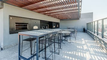 Basic Apartment | Outdoor dining