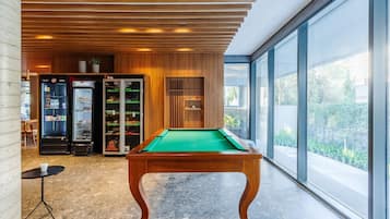 Basic Apartment | Games room