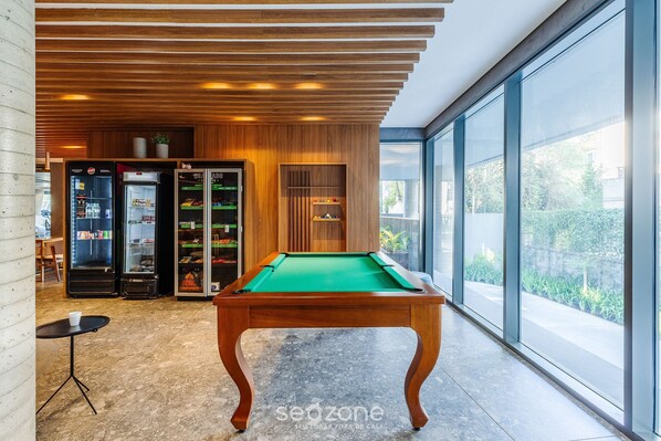 Basic Apartment | Game room